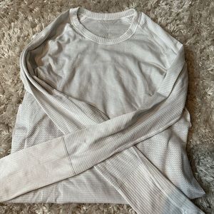 Lululemon long sleeve swiftly. This long sleeve has only been worn once. Size 4